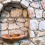 Old Nest House Holiday home Salakos