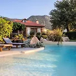 Old Nest House Holiday home Salakos