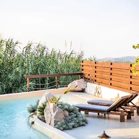 Old Nest House * سالاكوس