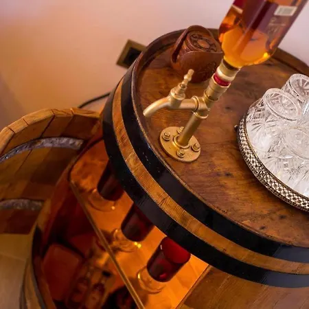 Old Nest House * Sálakos