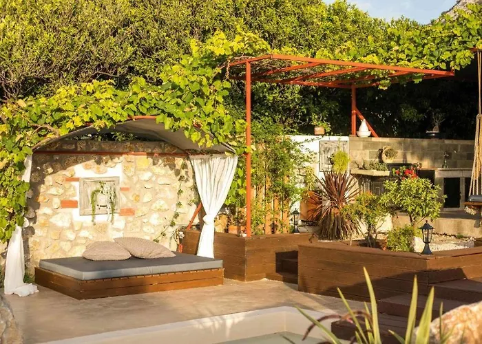 Old Nest House * Szálakosz