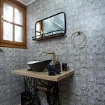 Old Nest House *
