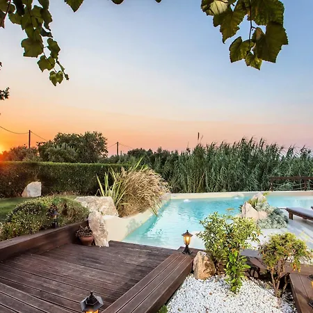 Old Nest House Holiday home Salakos