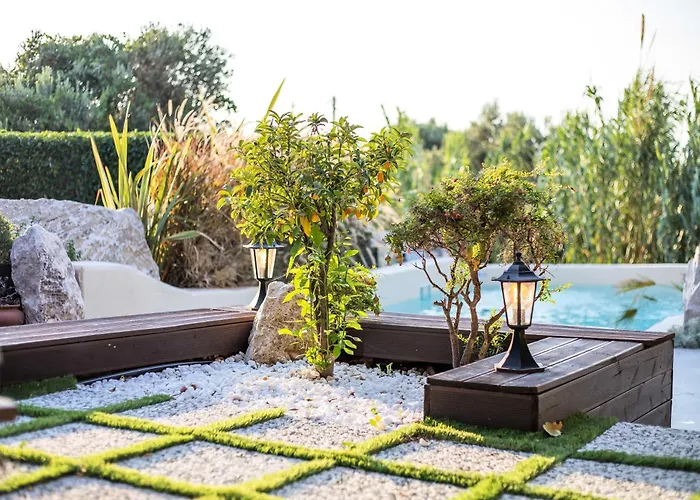 Old Nest House * Salakos